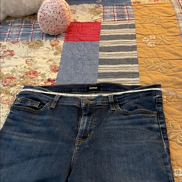 Hudson Amelia Cuffed Knee Short - Picture 3 of 4